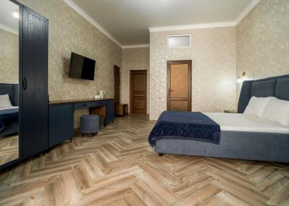room 151 thumbnail 4