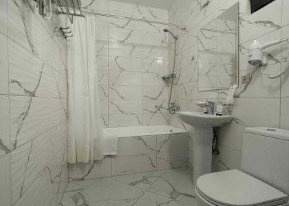 room 153 thumbnail 5
